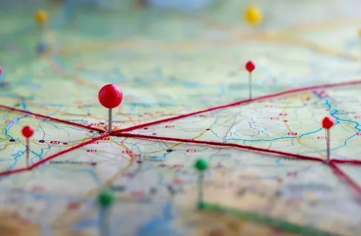 配送ルートと拠点配置の最適化