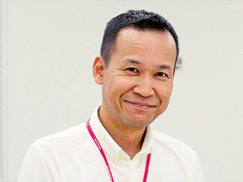 株式会社NTTドコモ 国際事業部 国際サービス担当 日比野慎治 様